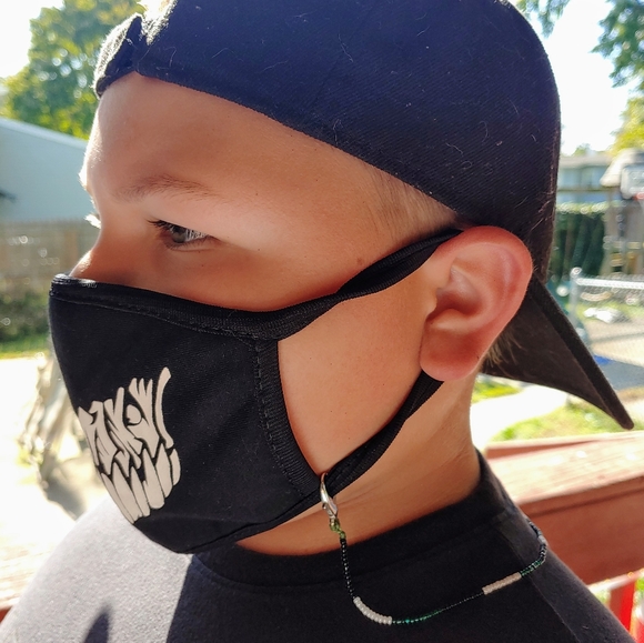 PEARL FACE MASK HOLDER - Picture 2 of 6